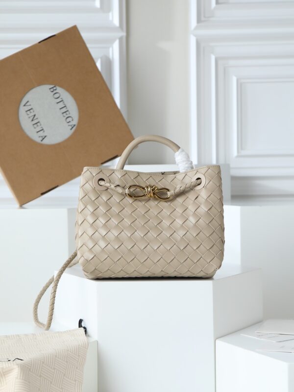 sy_no_AFE0F984A434B4B5EA2D63CC4D4EF775_0 Bottega Veneta Andiamo Woven Leather Bag