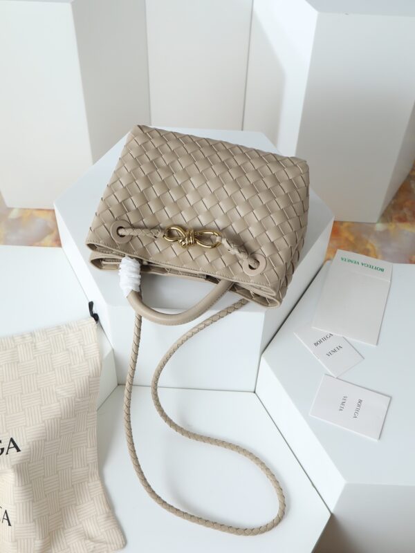 sy_no_AFE0F984A434B4B5EA2D63CC4D4EF775_3 Bottega Veneta Andiamo Woven Leather Bag