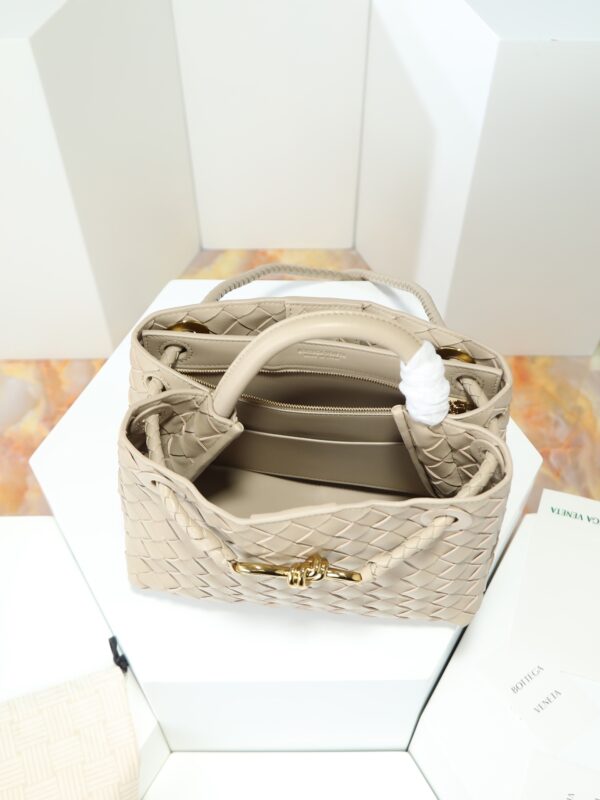 sy_no_AFE0F984A434B4B5EA2D63CC4D4EF775_7 Bottega Veneta Andiamo Woven Leather Bag
