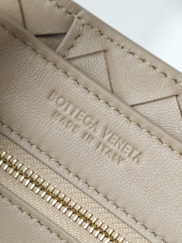 sy_no_AFE0F984A434B4B5EA2D63CC4D4EF775_8 Bottega Veneta Andiamo Woven Leather Bag