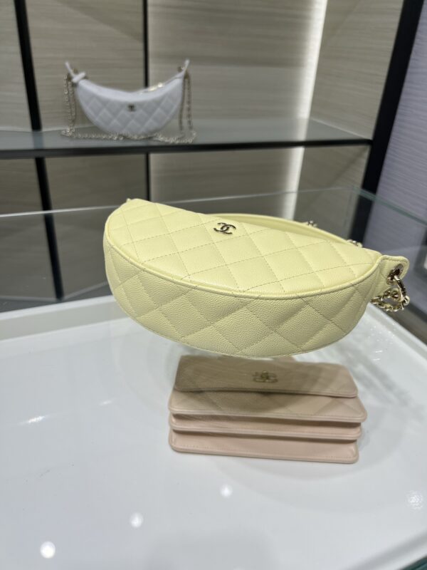sy_no_B06C65A5A00A421D58D798FC00FBB74E_1 Light Yellow Crescent Leather Shoulder Bag