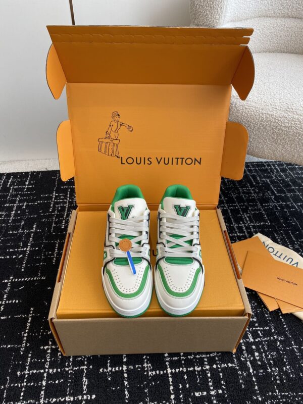sy_no_B2CF2EFC5AFB3B64A6197D500D4028A5_0 Louis Vuitton LV Trainer White & Emerald Green Retro Sneakers