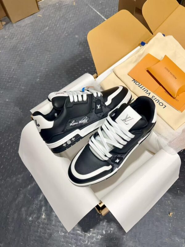 Louis Vuitton Trainer: Latest 26S casual sports/basketball sneakers from the exclusive couples' collection.