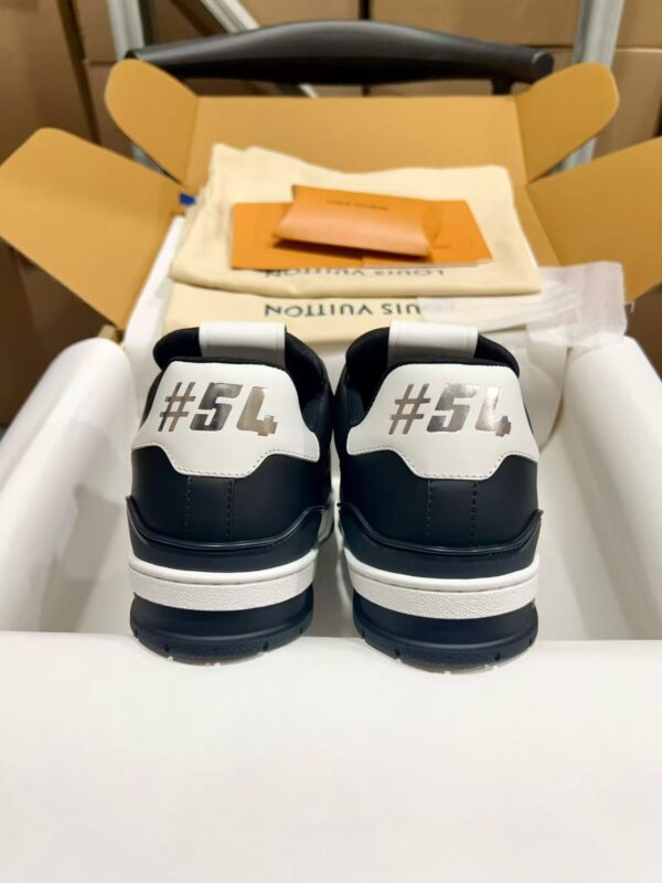 Louis Vuitton Trainer: Latest 26S casual sports/basketball sneakers from the exclusive couples' collection.