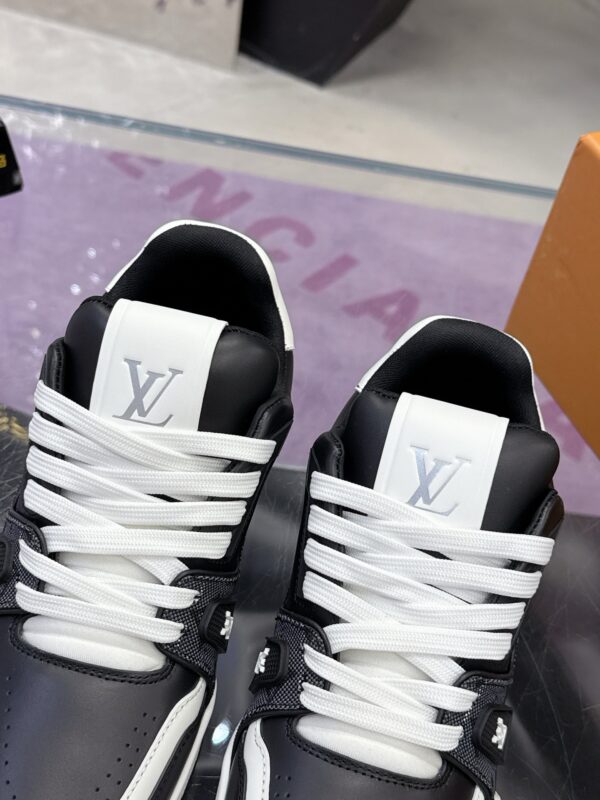 sy_no_B33BB2CA8D1D7E18C71D21B3B8AC39C1_5 Louis Vuitton LV Trainer Black & White “Panda” Retro Sneakers