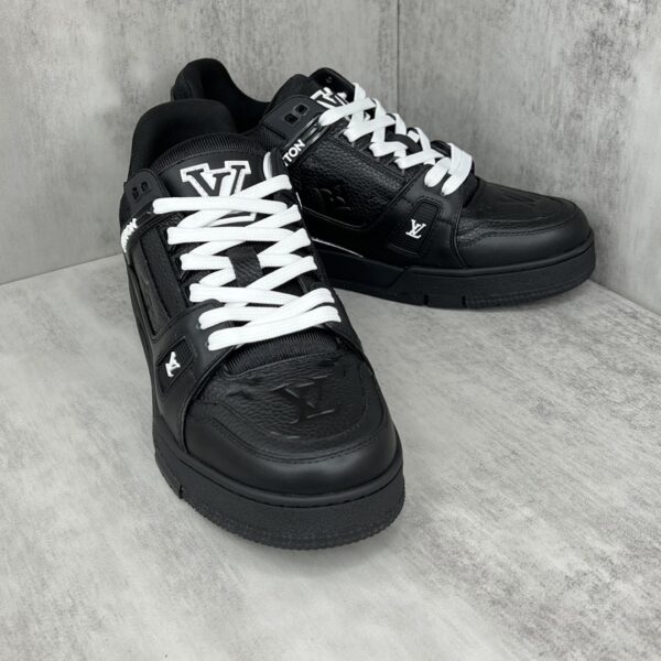 sy_no_B4B8D58D3CC5646E1CD4CF055B73D182_1 Louis Vuitton LV Trainer Black & White Grained Leather Retro Sneakers