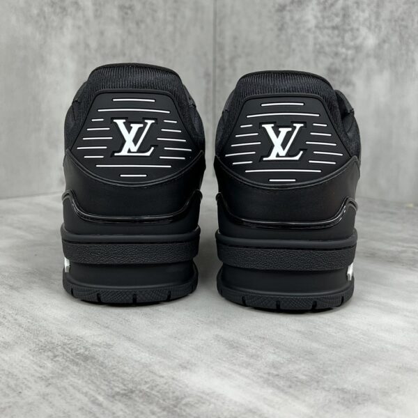 sy_no_B4B8D58D3CC5646E1CD4CF055B73D182_4 Louis Vuitton LV Trainer Black & White Grained Leather Retro Sneakers