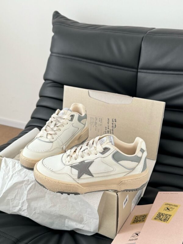 sy_no_B5704BFD5147530181E2186C0A0C26C1_0 Cream & Grey Distressed Platform Sneakers