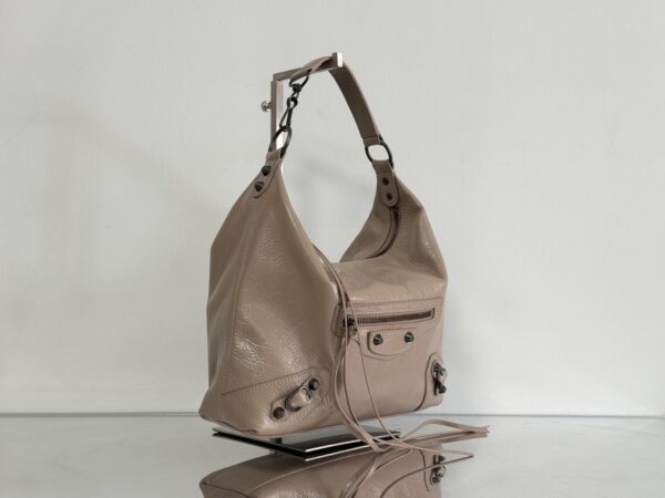 sy_no_B5D7FF4153846859AAEF09EA6D35A4CD_2 Balenciage Le City Hobo
