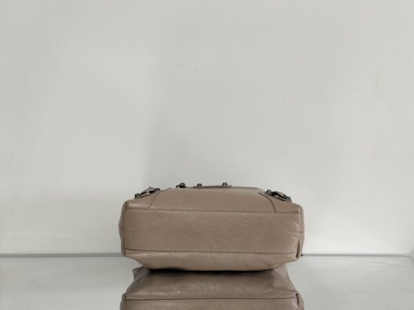 sy_no_B5D7FF4153846859AAEF09EA6D35A4CD_4 Balenciage Le City Hobo
