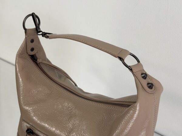sy_no_B5D7FF4153846859AAEF09EA6D35A4CD_5 Balenciage Le City Hobo
