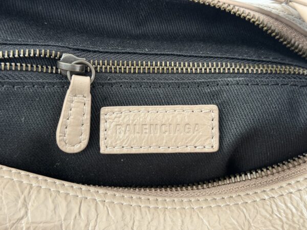 sy_no_B5D7FF4153846859AAEF09EA6D35A4CD_8 Balenciage Le City Hobo