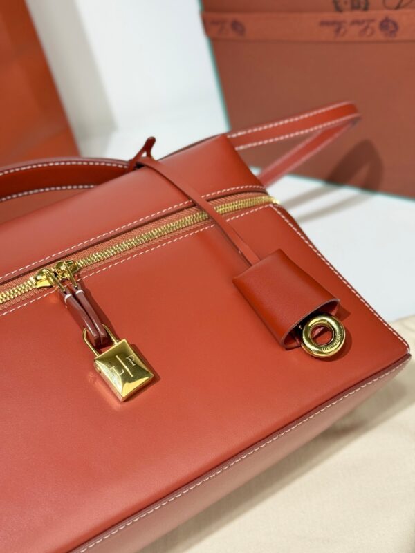 sy_no_B8A1BB87B3D7C9D28F65ABA738CB48DA_1 Loro Piana Extra Bag L27 Shoulder Bag – Saddle Leather (Red)