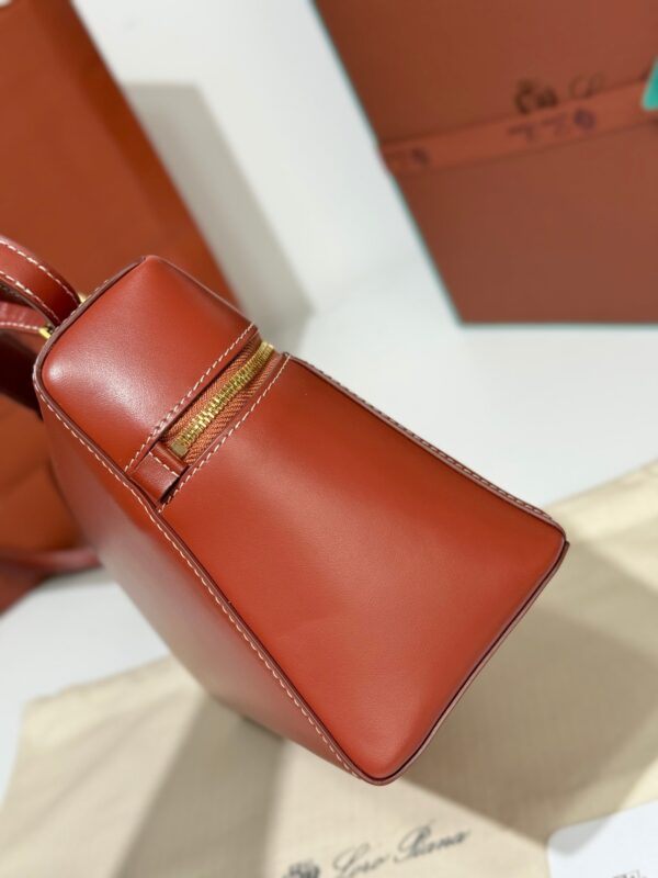 sy_no_B8A1BB87B3D7C9D28F65ABA738CB48DA_2 Loro Piana Extra Bag L27 Shoulder Bag – Saddle Leather (Red)