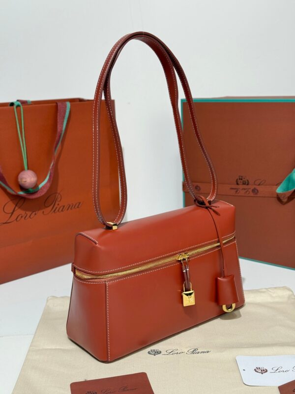 sy_no_B8A1BB87B3D7C9D28F65ABA738CB48DA_5 Loro Piana Extra Bag L27 Shoulder Bag – Saddle Leather (Red)
