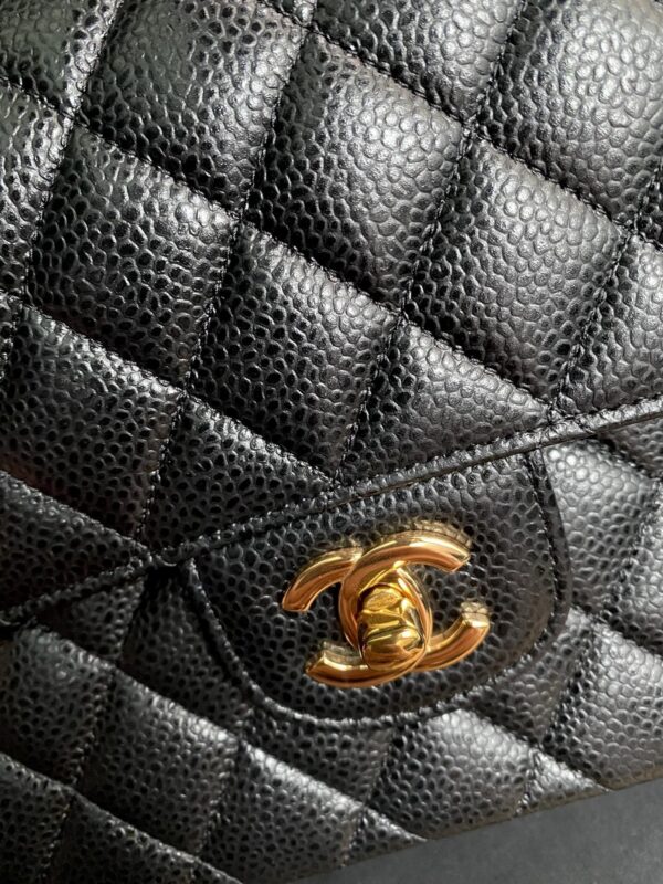 sy_no_BA3037C3101F840EB2D3087C853D4CA8_4 Chanel Classic CF 1112 shoulder bag featuring a chain strap and lock closure, crafted from premium imported caviar-grained calfskin.