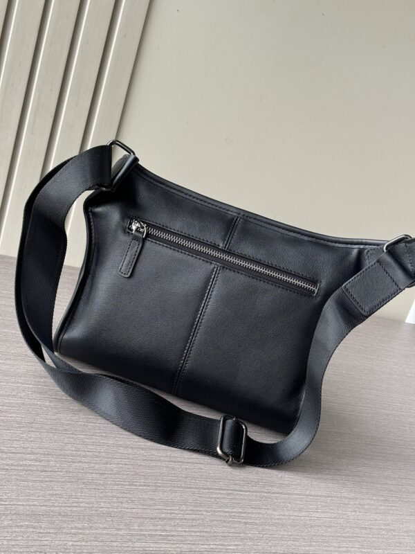 sy_no_BA4150A8320D2ECB7DE35F4225FFA3C9_1 Montblanc-Inspired Chest & Waist Bag – Black