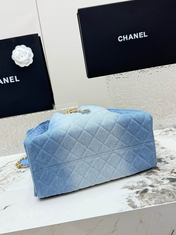 sy_no_BB7CD9784A877BCA8FAD0EBA109E52D9_3 Chanel 25C Medium Hobo Bag – Quilted Denim & Calfskin with Gold Hardware
