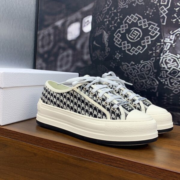 sy_no_BC767618479BAA73CD8835A0EBBE4781_6 Black & White Houndstooth Embroidered Platform Canvas Sneakers