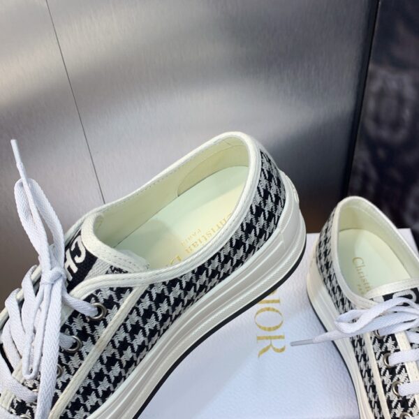 sy_no_BC767618479BAA73CD8835A0EBBE4781_7 Black & White Houndstooth Embroidered Platform Canvas Sneakers