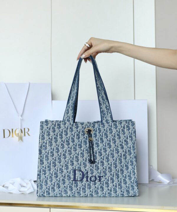 sy_no_BCF3F238A6F4AABC9214A35C97005AA5_1 Dior Toujours Tote Bag – Dioriviera Limited Edition