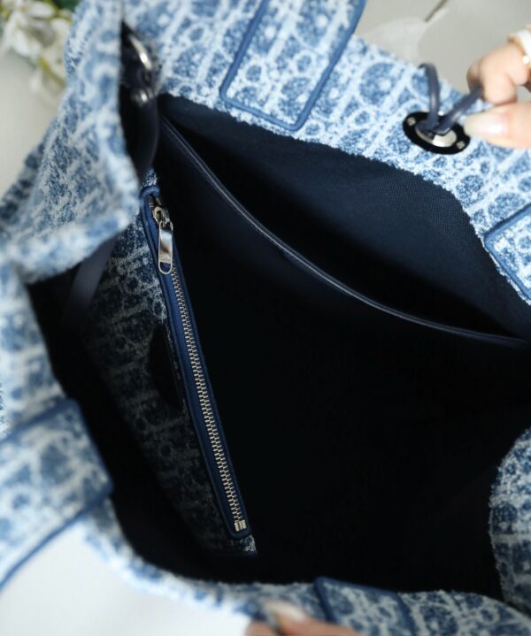 sy_no_BCF3F238A6F4AABC9214A35C97005AA5_7 Dior Toujours Tote Bag – Dioriviera Limited Edition