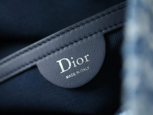 sy_no_BCF3F238A6F4AABC9214A35C97005AA5_8 Dior Toujours Tote Bag – Dioriviera Limited Edition