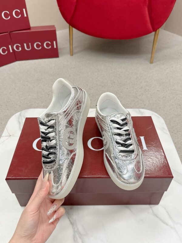 sy_no_BE1CFD3C5428D2F342FC578034C4BFFF_2 Gucci B Sneaker Metallic Silver Leather – Silver