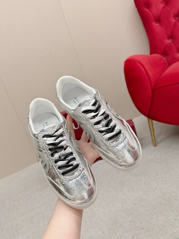sy_no_BE1CFD3C5428D2F342FC578034C4BFFF_4 Gucci B Sneaker Metallic Silver Leather – Silver