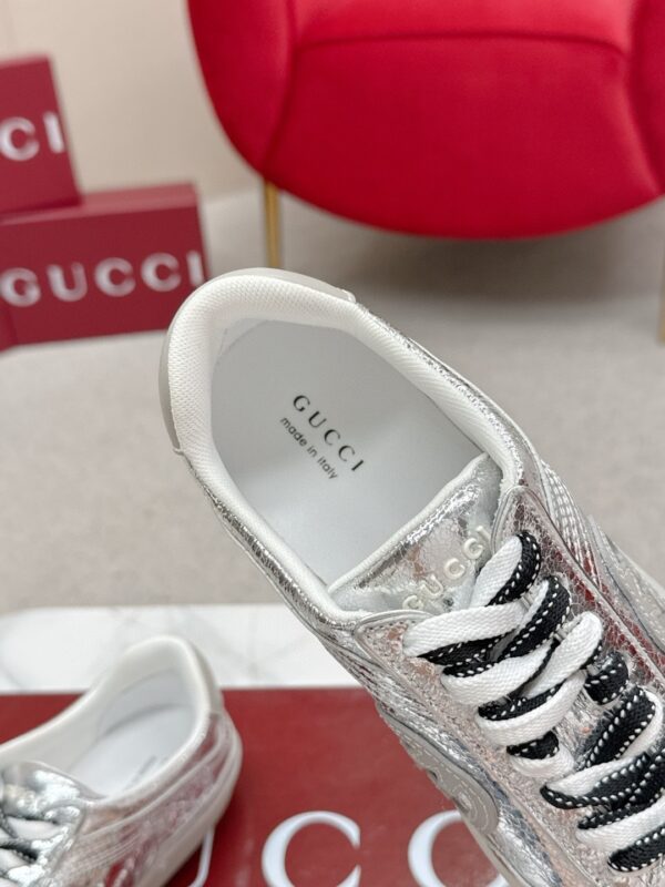 sy_no_BE1CFD3C5428D2F342FC578034C4BFFF_6 Gucci B Sneaker Metallic Silver Leather – Silver