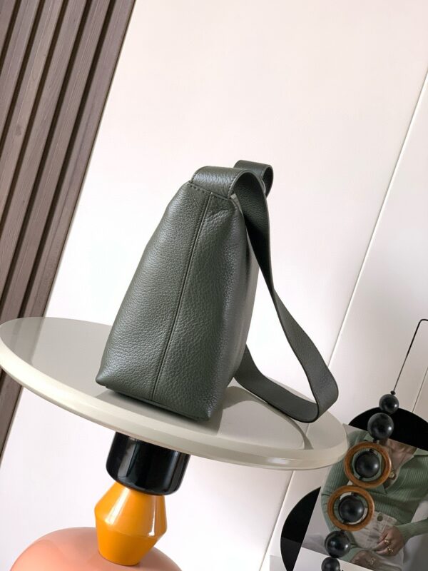 sy_no_C04C8FD23BBD0B8F6DF940D3AC39ABC7_1 Soft Grained Calfskin Loop Hobo Bag