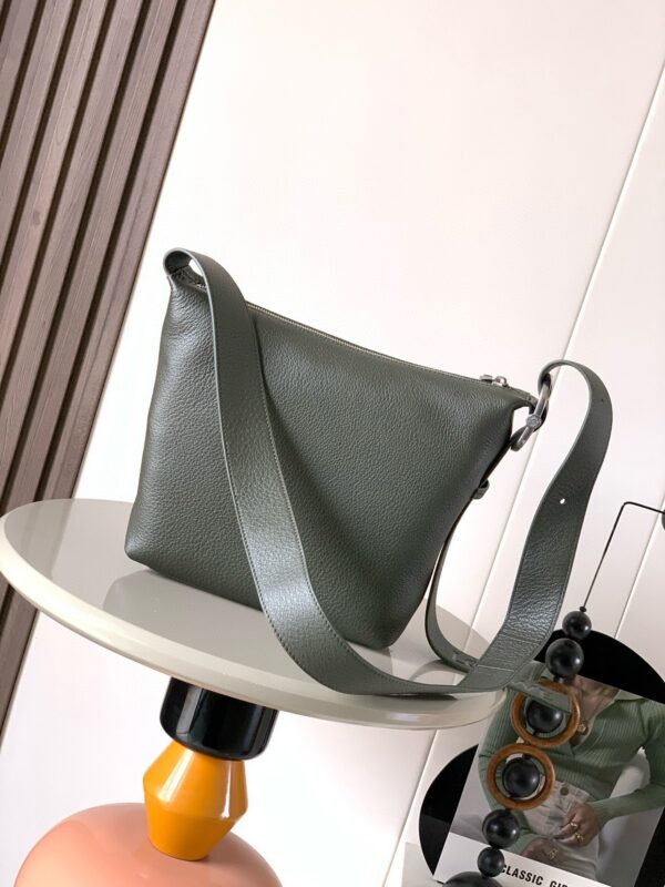 sy_no_C04C8FD23BBD0B8F6DF940D3AC39ABC7_3 Soft Grained Calfskin Loop Hobo Bag