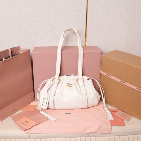 sy_no_C0DCE62C07E52E441484313A069A1600_0 White Archive-Inspired Drawstring Ruched Shoulder / Underarm Bag