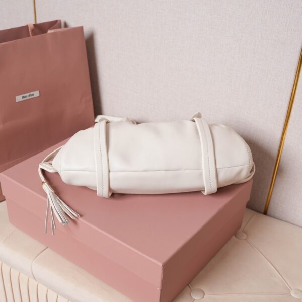 sy_no_C0DCE62C07E52E441484313A069A1600_4 White Archive-Inspired Drawstring Ruched Shoulder / Underarm Bag
