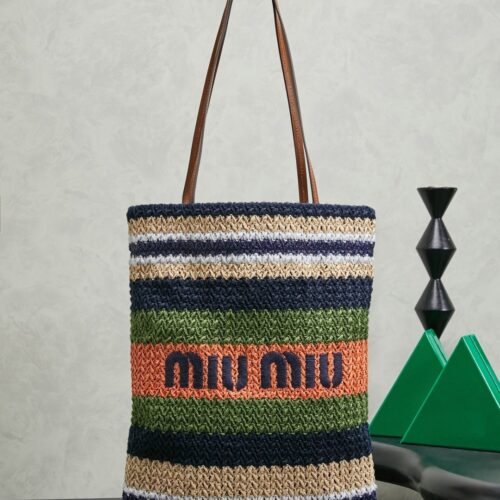 sy_no_C158F7A6577B77012B6F449EE9CEA79F_0 Miu Miu Logo-Embellished Crochet Tote Bag