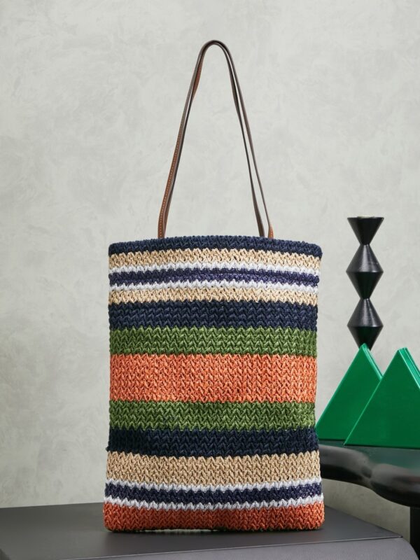 sy_no_C158F7A6577B77012B6F449EE9CEA79F_1 Miu Miu Logo-Embellished Crochet Tote Bag