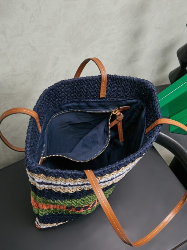 sy_no_C158F7A6577B77012B6F449EE9CEA79F_5 Miu Miu Logo-Embellished Crochet Tote Bag