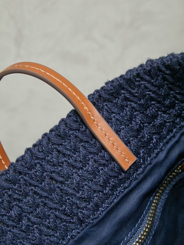 sy_no_C158F7A6577B77012B6F449EE9CEA79F_7 Miu Miu Logo-Embellished Crochet Tote Bag