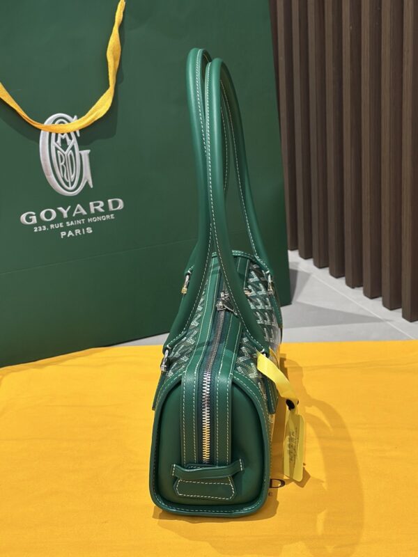 sy_no_C1DB047ED2D1C19F4E7463F26A7EF373_4 Goyard Bonbonnière Bag