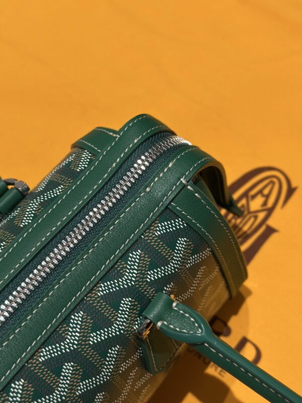 sy_no_C1DB047ED2D1C19F4E7463F26A7EF373_9 Goyard Bonbonnière Bag