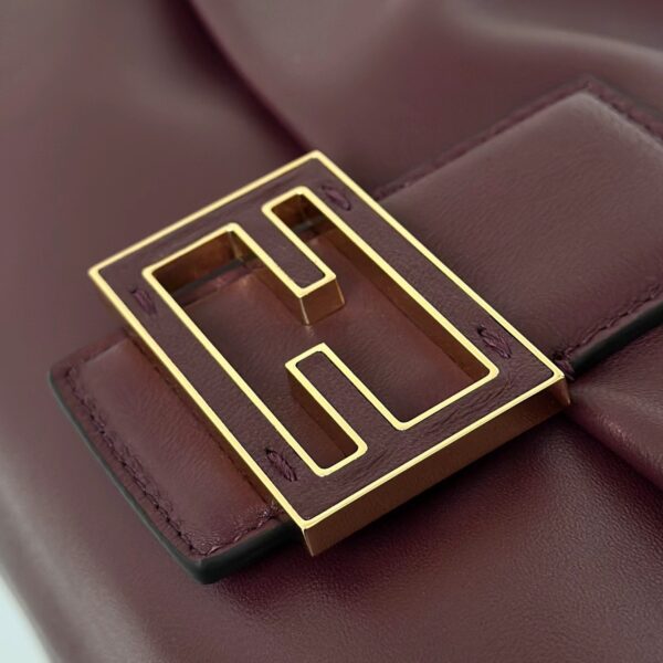 sy_no_C1E1250F009F2A09D27ACA52F136EF20_3 Fendi Mamma Baguette Large Shoulder Bag