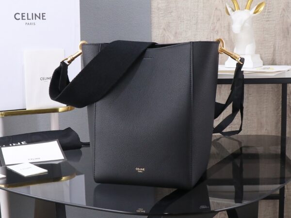 Sangle Bucket Bag – Versatile Everyday Style