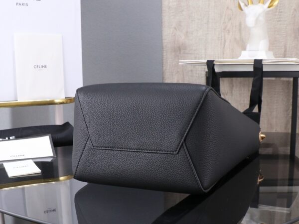 Sangle Bucket Bag – Versatile Everyday Style