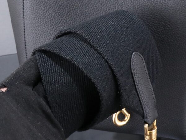 Sangle Bucket Bag – Versatile Everyday Style