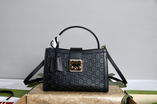 sy_no_C561CE865A700754EDBEDB7407B5FB37_0 Padlock Embossed Leather