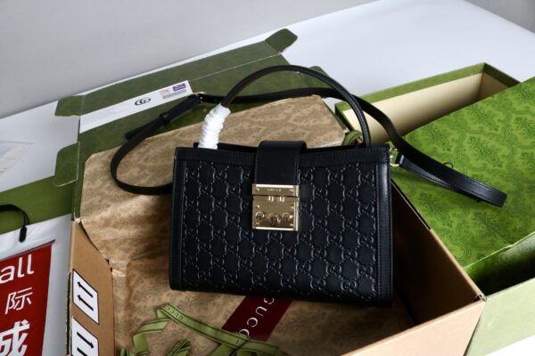 sy_no_C561CE865A700754EDBEDB7407B5FB37_10 Padlock Embossed Leather