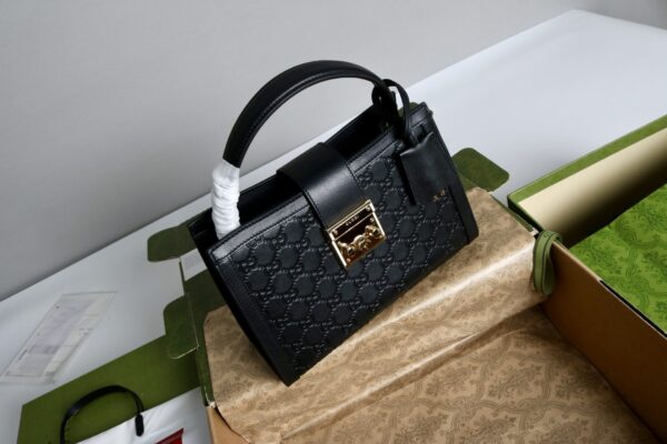 sy_no_C561CE865A700754EDBEDB7407B5FB37_12 Padlock Embossed Leather