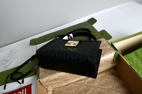 sy_no_C561CE865A700754EDBEDB7407B5FB37_3 Padlock Embossed Leather