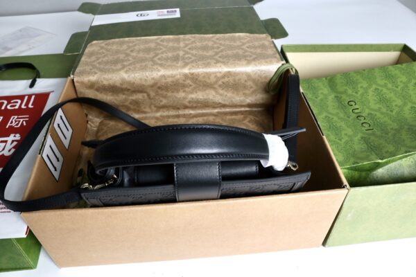 sy_no_C561CE865A700754EDBEDB7407B5FB37_4 Padlock Embossed Leather