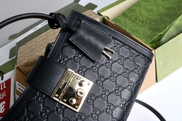 sy_no_C561CE865A700754EDBEDB7407B5FB37_7 Padlock Embossed Leather